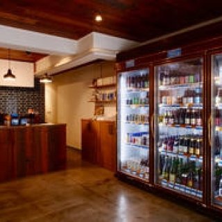 "The Slop Shop" offers approximately 100 types of craft beer | LOUNGE