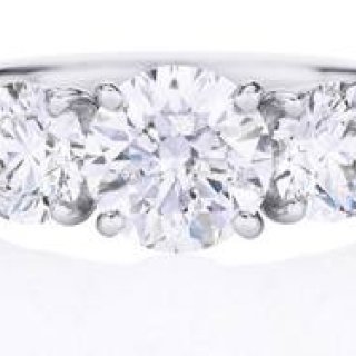 DE BEERS: The "DB Classic Trio Ring" Birth, Embodying Life's Harmony in Three Diamonds Gallery