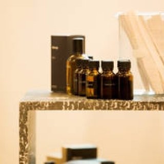 穏やかに漂う暗黙のフレグランス、Tacit誕生｜Aēsop ギャラリー