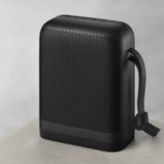 力強いサウンドを持ち運ぶ。バング＆オルフセン「BEOPLAY P6」｜Bang & Olufsen　ギャラリー