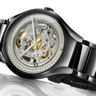 RADO｜影の中にひと筋の光を輝かせる、アヴァンギャルドな「Rado True Shadow」