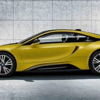 鮮やかなマットイエローのi8限定モデル｜BMW