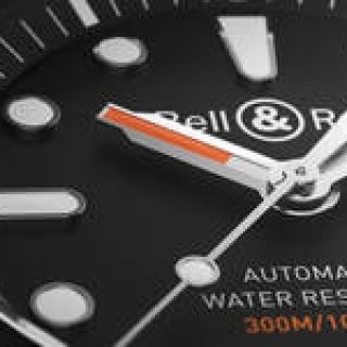 ベル＆ロス自社開発のブラックハイテクセラミック製ダイバーズウオッチ｜Bell & Ross