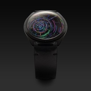 Lacquer and mother-of-pearl lend a new expression to the timepiece.