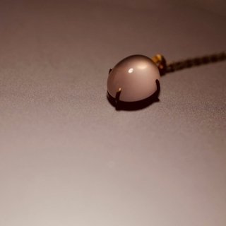 【連載】柴内晶子の「記憶の色」｜ピンク水晶とオレンジ色の猫のこと