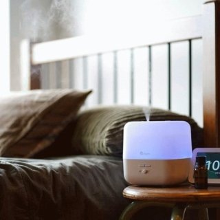 カラフルな光とアロマで部屋に彩りを　最長26時間加湿できる+Style「スマート加湿器（卓上）」を発売