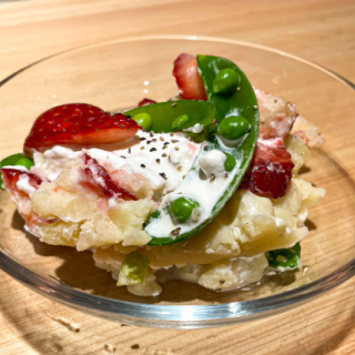 人気料理研究家 浜内千波先生が考案した 「いちごのデパチカ風サラダ」が 2月27日（日）まで奈良まほろば館にて限定販売
