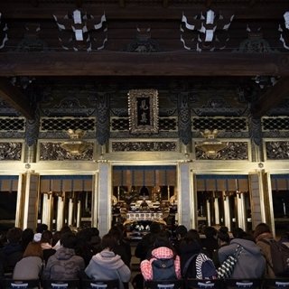 A place of learning where instructors from diverse fields, including monks, scientists, and artists, gather. The modern Terakoya, "School Nalanda," is held.