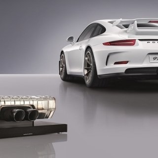 ポルシェのパーツを使用したサラウンドシステム「911サウンドバー」発売
