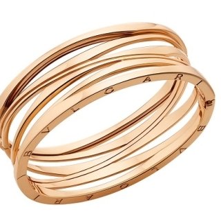 A new bracelet has arrived in Bulgari's jewelry collection, designed by the architect Zaha Hadid.