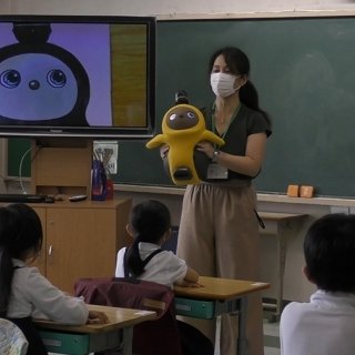 LOVOTが小学校への初となる本格導入に向けた実証実験を開始