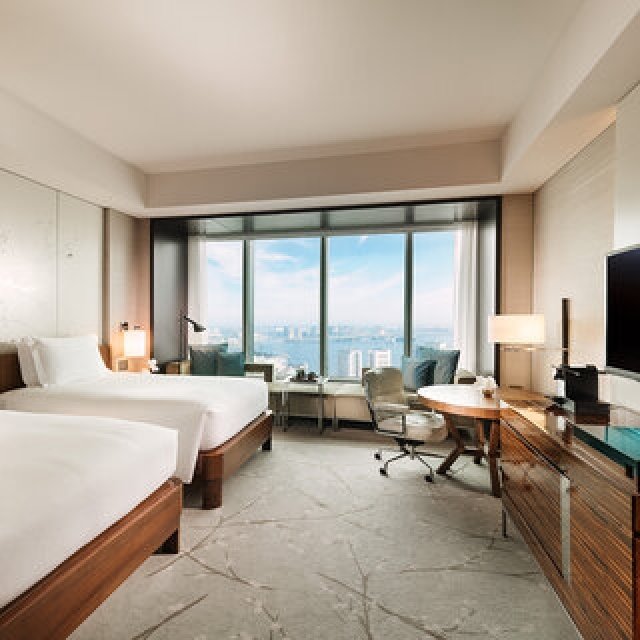 Day use at Conrad Tokyo offers versatile options, from focused remote work to elegant leisure time.｜CONRAD TOKYO