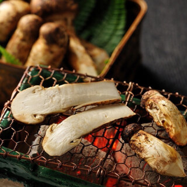 Autumn's Ultimate Indulgence, Available Only This Season: An Elegant Moment of Matsutake Mushrooms and Champagne at HOSHINOYA Karuizawa｜TRAVEL