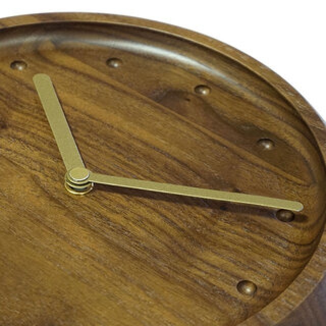 優雅な曲線が美しい、ウォールナット無垢材を使用した時計「ARCO CLOCK」｜MASTERWAL