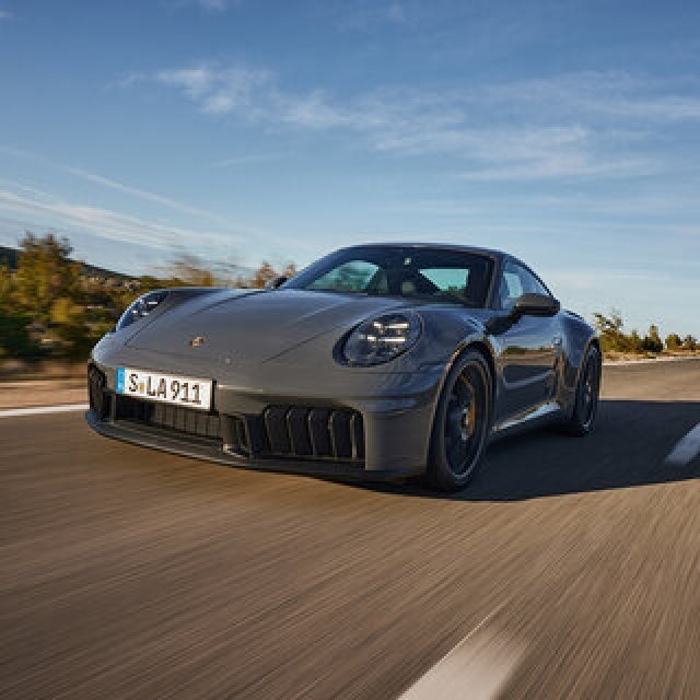 ポルシェ911史上初のハイブリッドモデル「911カレラGTS」誕生｜Porsche