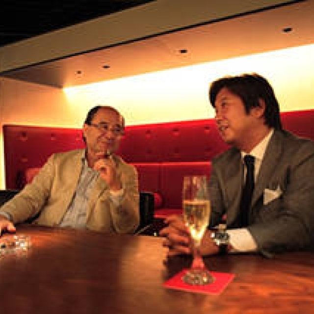  (4) Hiroshi Ogawa of Baccarat Pacific: "Conversations at B bar"