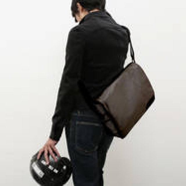 OPENERS Bespoke! Introducing "ro" Messenger in New Material
