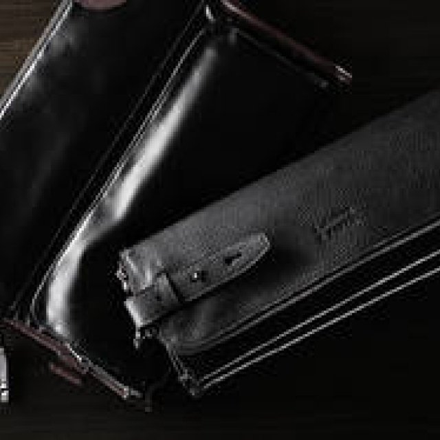 Clutch Bag by L & KONDO É FATTA