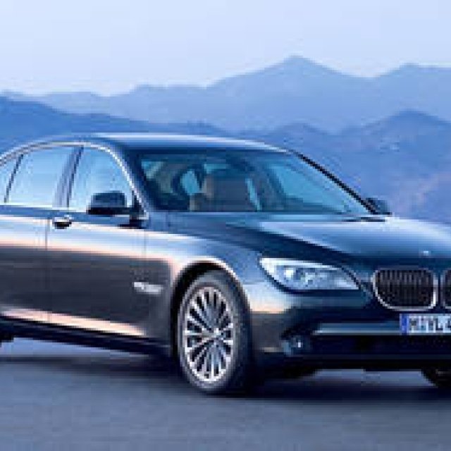 BMW Unveils Next-Generation Flagship 7 Series