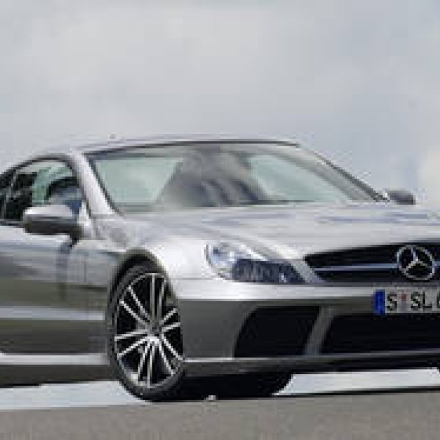 The "SL65 AMG Black Series," which debuted in July 2008, arrives in Japan.