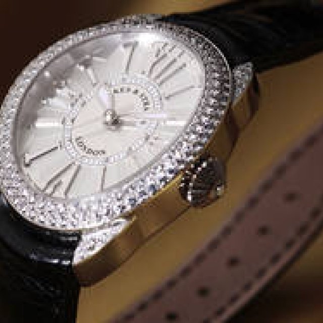Backes & Strauss: Crafting timepieces dedicated to diamonds.