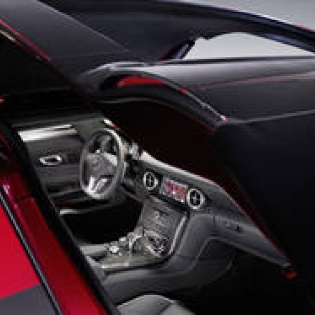 Mercedes-Benz SLS AMG: Interior Revealed!