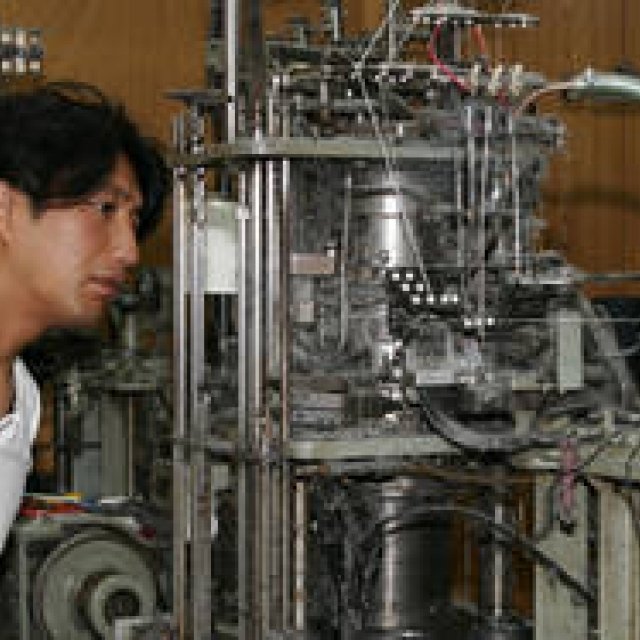 Yasuhiro Mihara’s Japanese Craftsmanship: “Le Monde Socks” (Part 3)