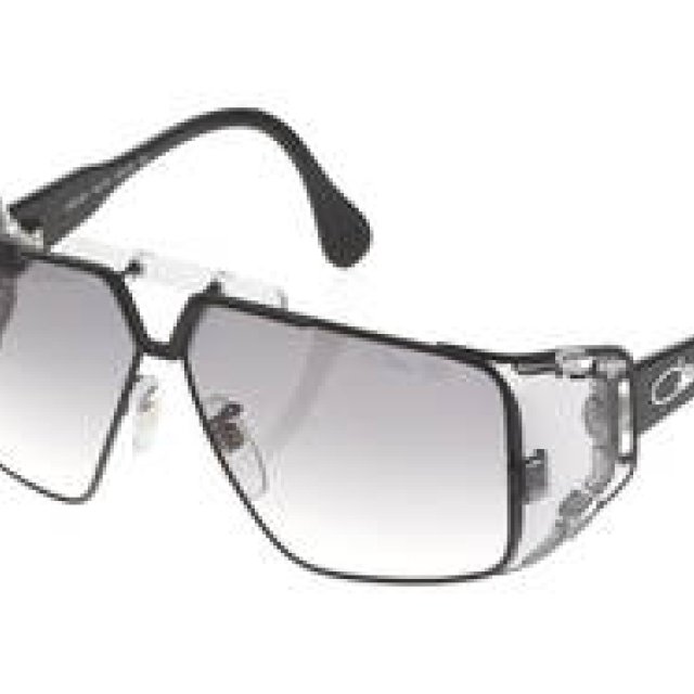 A sporty masterpiece from the 80s, the CAZAL951 is fully reissued.