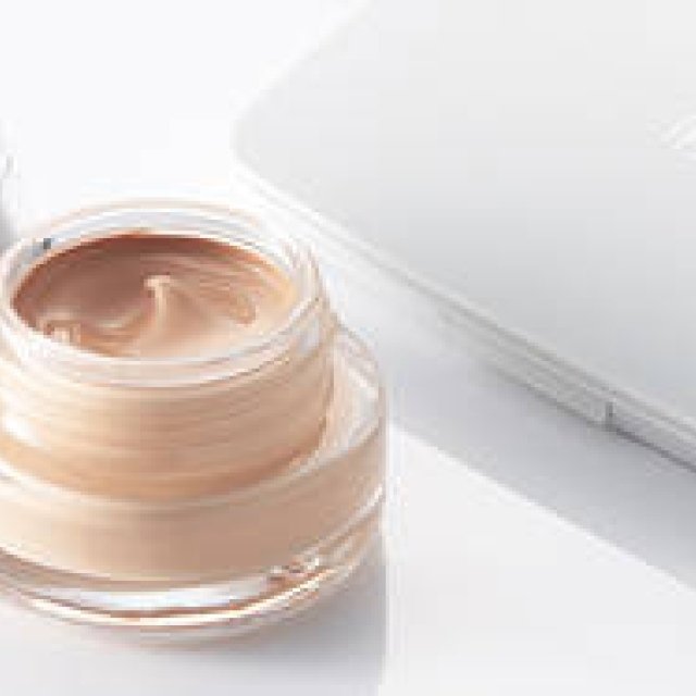 From IPSA's "Pure Protect Foundation," two new textures are born.