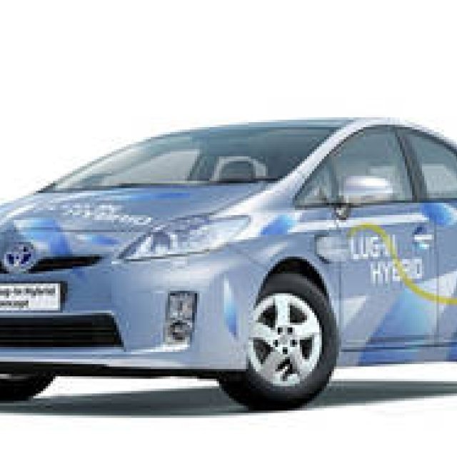 TOYOTA PRIUS Plug-in Hybrid Concept | Toyota Prius Plug-in Hybrid Concept