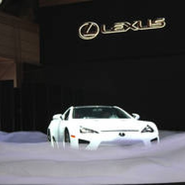 Lexus LFA | Pursuing "Emotion and Sensation" to the Extreme