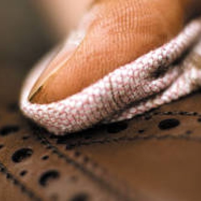 J.M. WESTON | 'The Art of Polish' Event Teaches Shoe Polishing Techniques