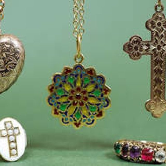 BARNEYS NEW YORK | An Antique Jewelry Christmas Collection!