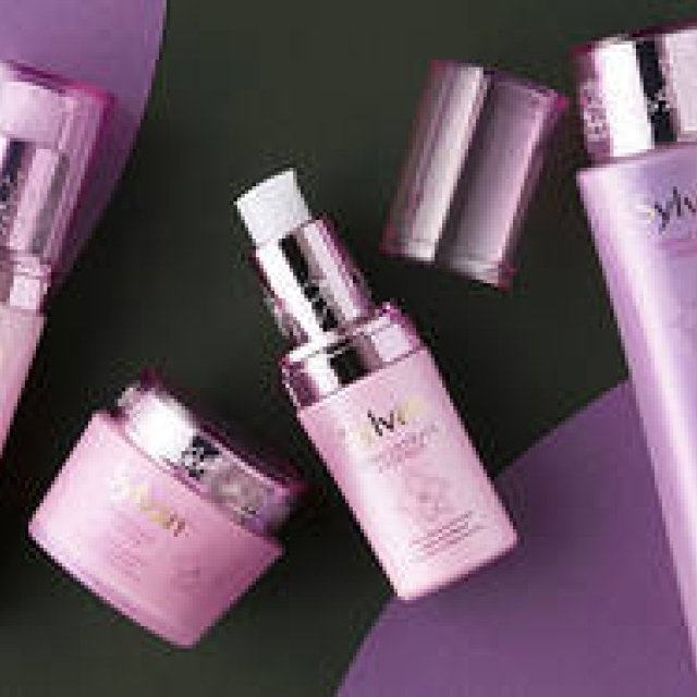 Michiko Fujiwara | December Essay "Best Cosmetics: Michiko Fujiwara's Picks - Special Edition"
