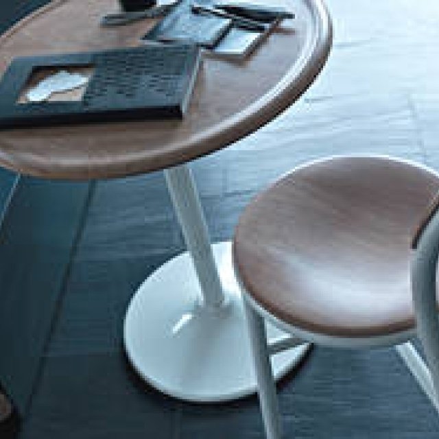MAGIS | Jasper Morrison's "PIPE CHAIR"