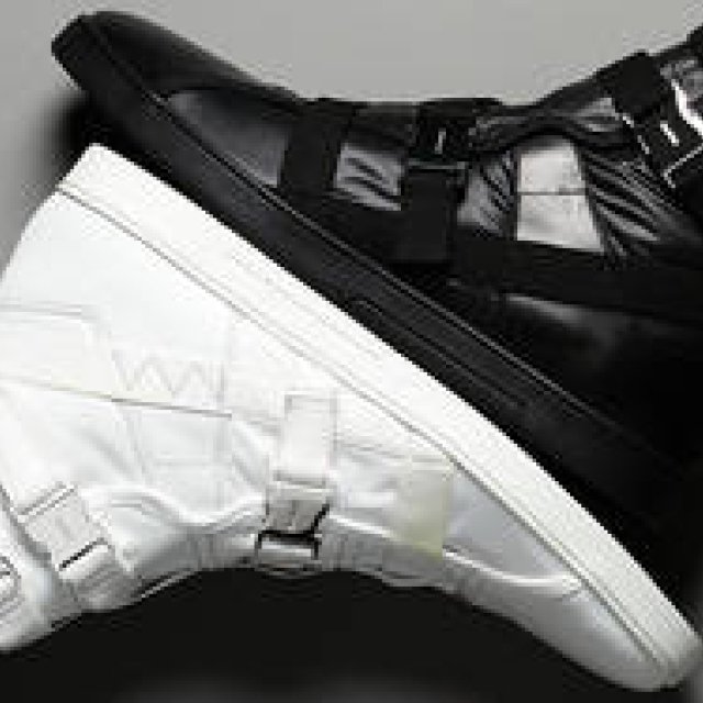 GUCCI | High-top sneakers with harness details for a modern look