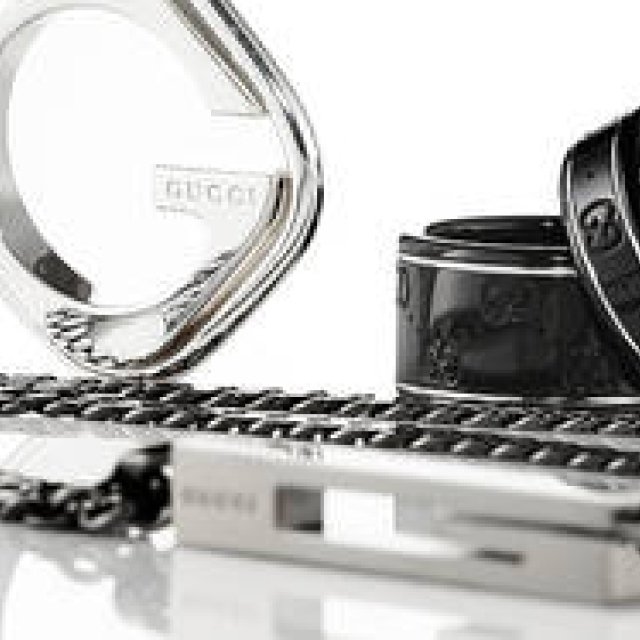 GUCCI: Iconic and statement-making jewelry, perfect for gifting.