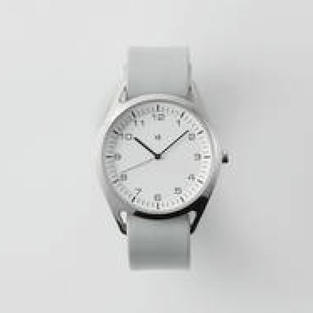 ±0 | Introducing a simple wristwatch with a new wearing sensation