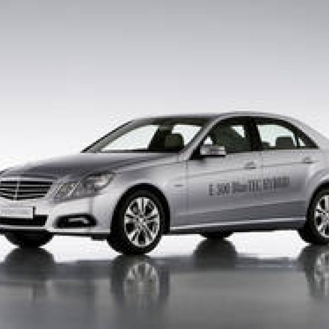Mercedes-Benz E300 Blue Tec Hybrid | Mercedes' First Diesel Hybrid