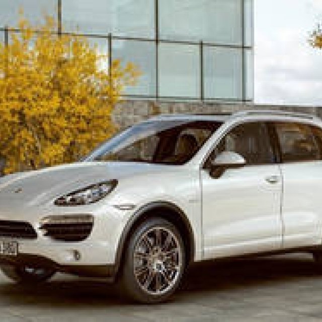 PORSCHE Cayenne S Hybrid | Porsche's First Mass-Produced Hybrid Model