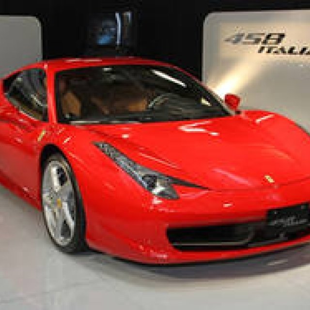 Ferrari 458 Italia｜刺激的な走りを実現する2シーターベルリネッタ