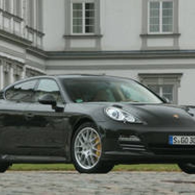 PORSCHE PANAMERA｜ポルシェ パナメーラ V型6気筒を授かった新型パナメーラ