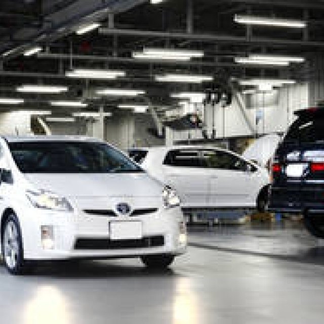 TOYOTA PRIUS | The 3rd Installment: First Tire Change