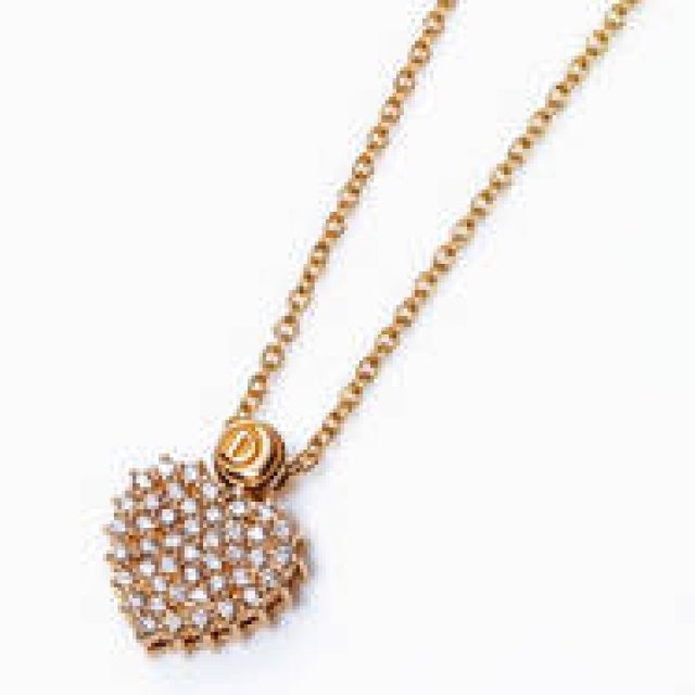DAMIANI | Christmas Jewelry Featuring a Modern Interpretation of the Heart