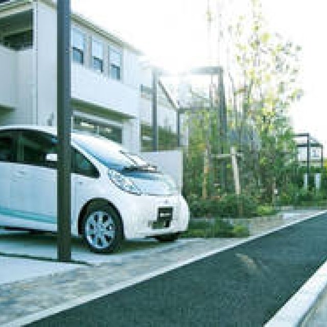 MITSUBISHI | Mitsubishi Lends i-MiEVs to Disaster-Stricken Areas