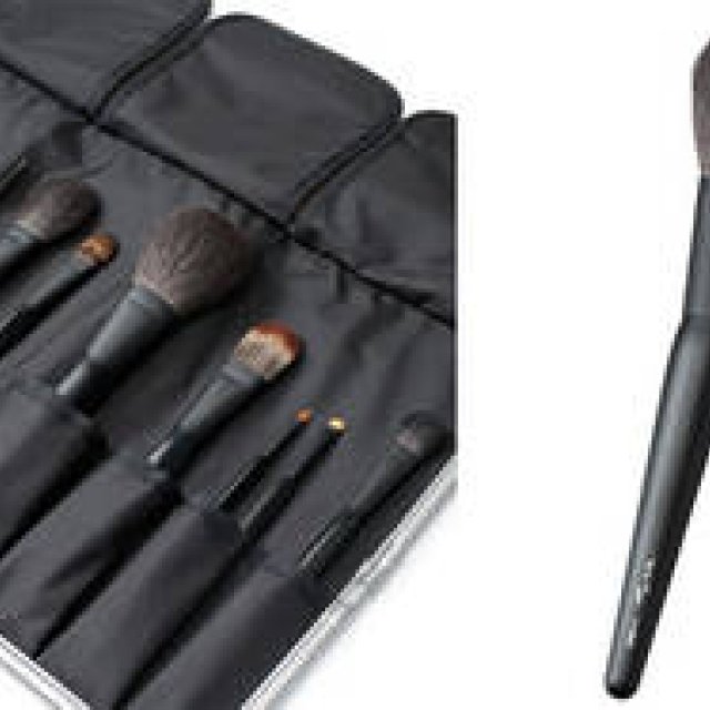 b-r-s | Makeup brushes that bring out beautiful expressions, 'b-r-s'