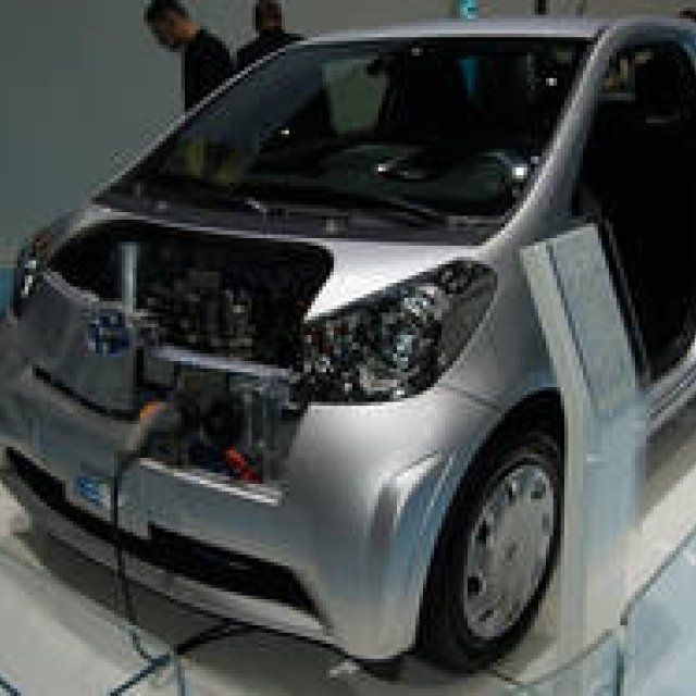 Toyota to Offer PHV and EV Car Sharing