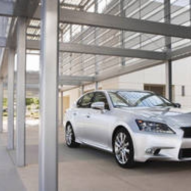 LEXUS GS450h | A Hybrid Arrives Swiftly for the New Model
