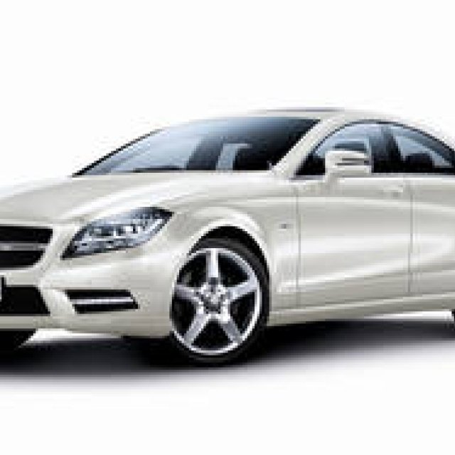 Mercedes-Benz CLS 550 BlueEFFICIENCY | The 550, powered by a new generation 4.7-liter V8, is added to the lineup