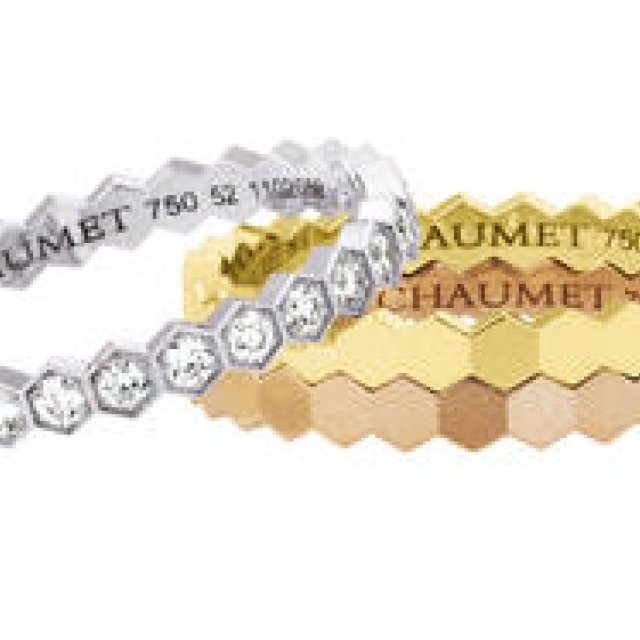 CHAUMET | The "Honeycomb Three Gold Ring," perfect for gifting